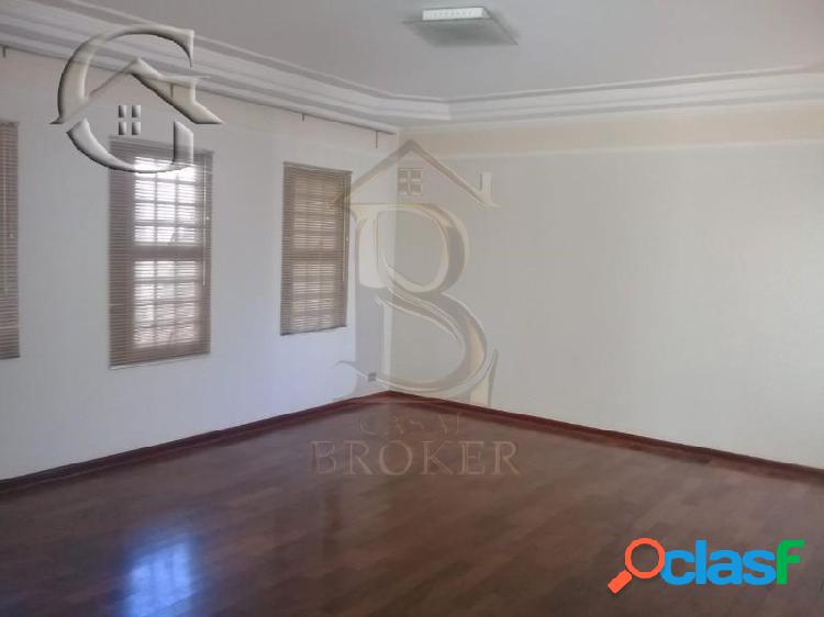 Casa com 2 quartos, 220 m², aluguel por R$ 3.500/mês.