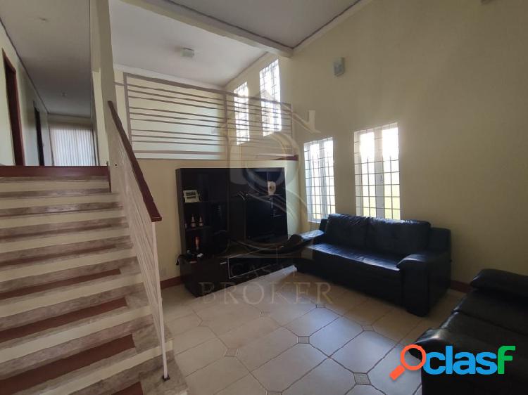Casa com 3 dormitórios à venda, 250 m² por R$ 890.000,00
