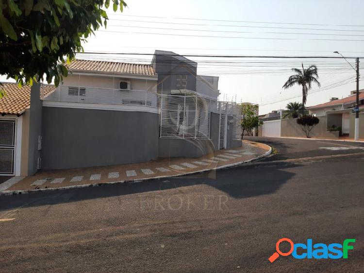 Casa com 3 quartos, 175 m², à venda por R$ 650.000.