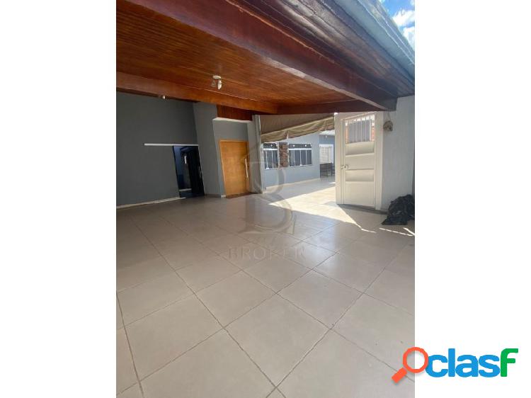 Casa com 3 quartos, 200 m², aluguel por R$ 3.500/mês.