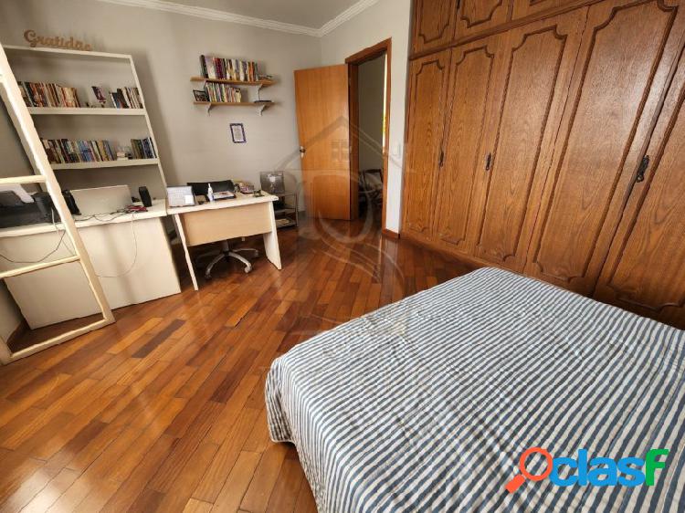 Casa com 4 dormitórios à venda, 400 m² por R$