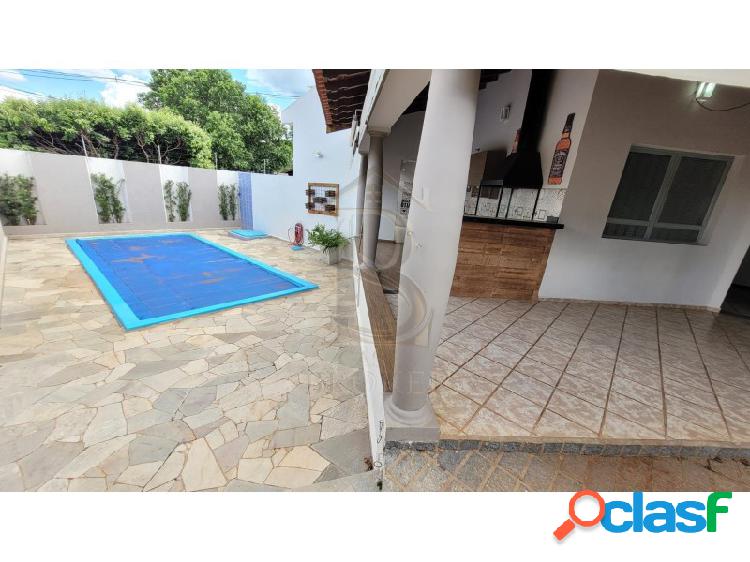 Casa com 4 quartos, 218 m², à venda por R$ 660.000.