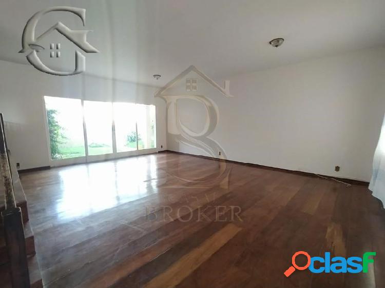 Casa com 4 quartos, 580 m², aluguel por R$ 5000/mês