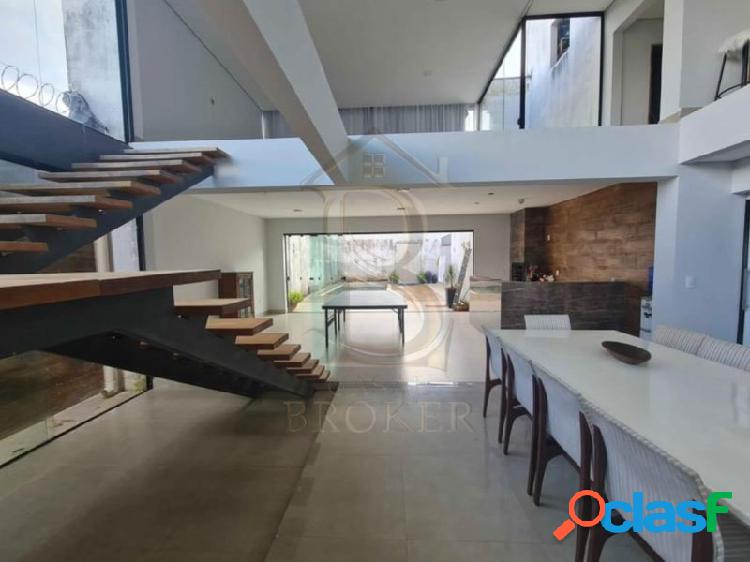 Casa com 5 quartos, 400 m², à venda por R$ 1.600.000.