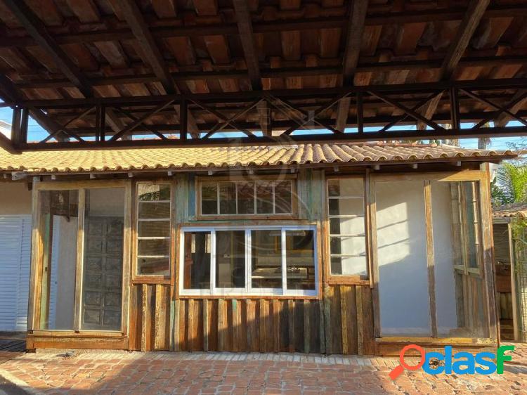 Casa com 5 suítes para alugar, 200 m² por R$ 3.750/mês -