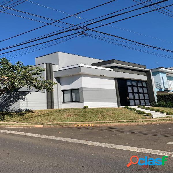 Casa térrea em condomínio