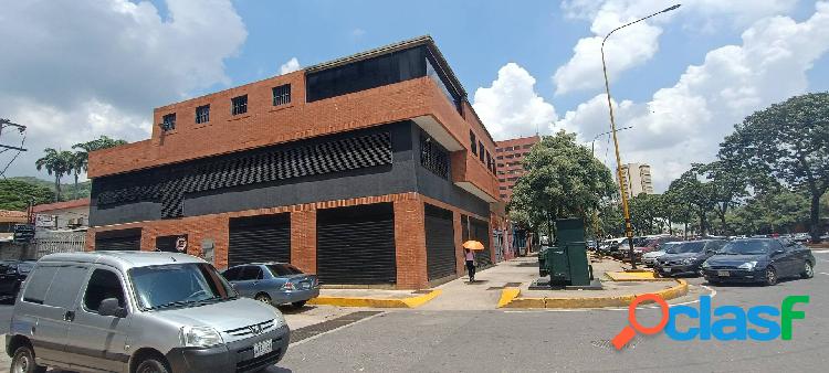 En venta Local Comercial en Av. Bolívar 750m2