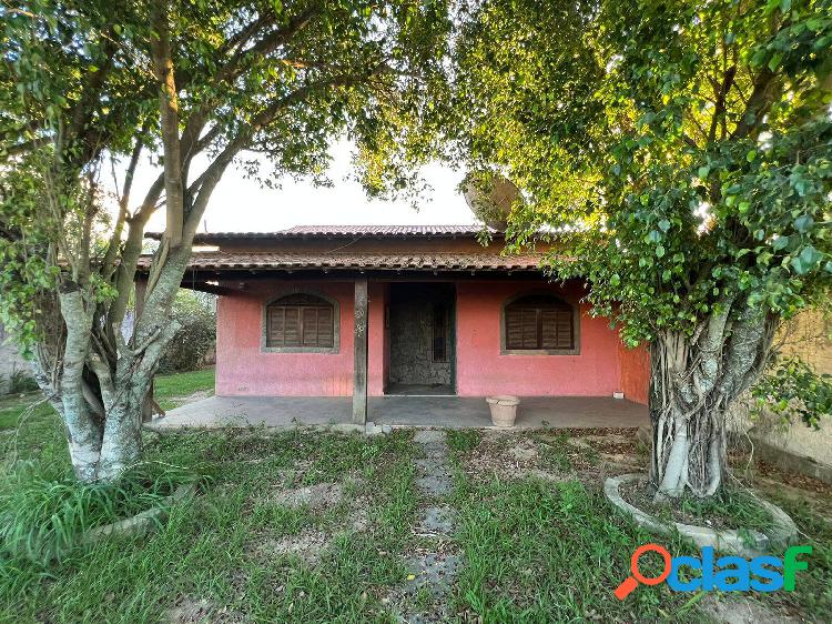 Espaçosa Residência com 3 Quartos, Suíte e Área Gourmet