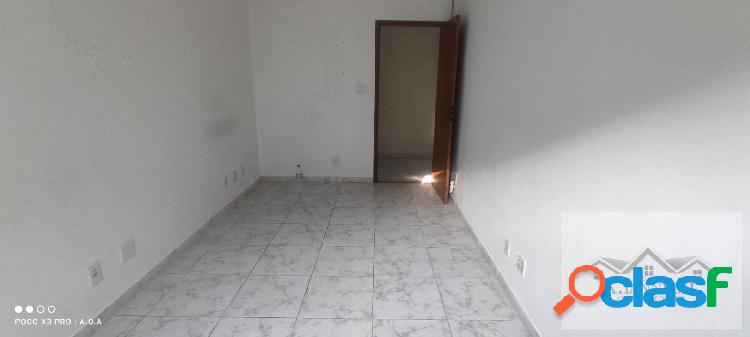 Aluga-se Ótima Sala Comercial na Av. Pres. Kennedy - Praia
