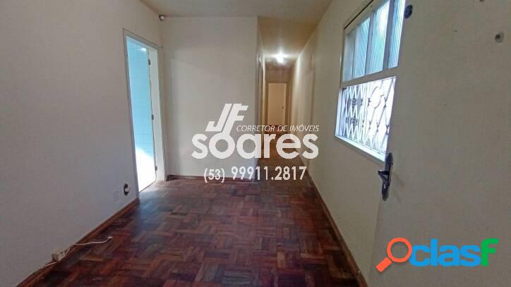 Apartamento com três dormitórios e garagem