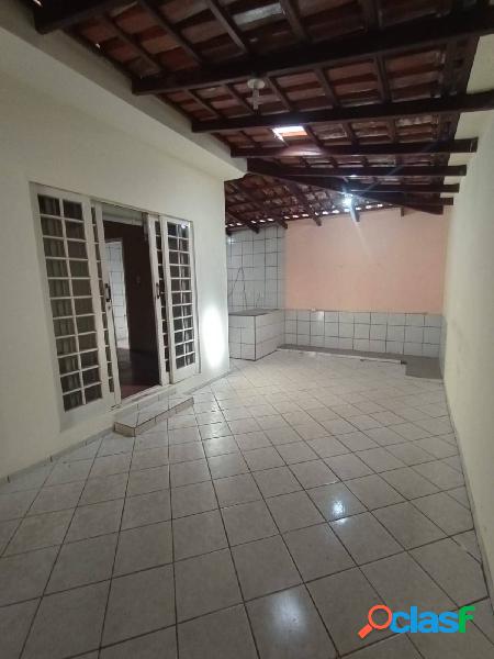 CASA A VENDA NO BAIRRO MARACANÃ PRÓXIMO AO COLÉGIO