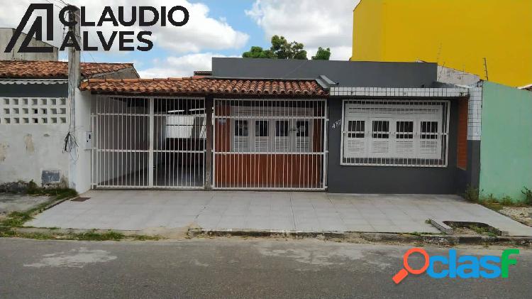 CASA COM 4 QUARTOS NO BAIRRO BRASÍLIA