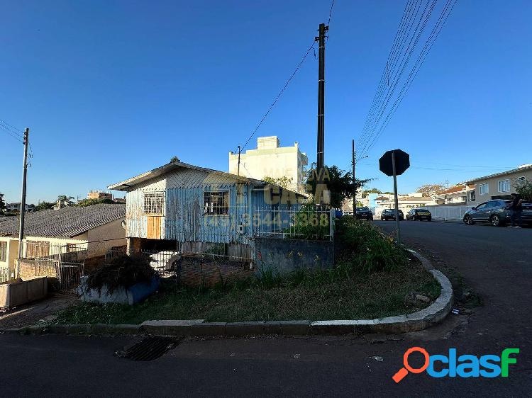 CASA EM MADEIRA DISPONVEL PARA VENDA NO CENTRO