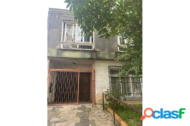 Casa com 3 quartos, 179m², à venda em Porto Alegre,