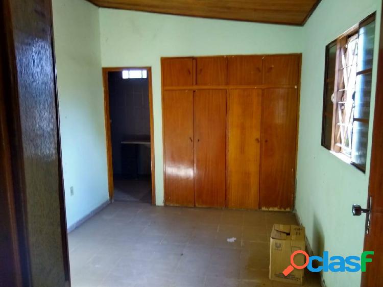 Casa com Terreno Amplo na Vila Jaiara a Venda