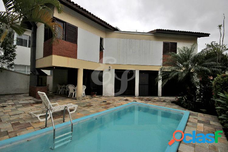 Casa em excelente localização no Residencial 10 -