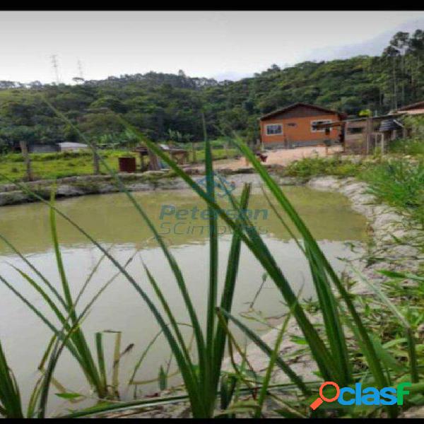 Chácara com casa de 2 quartos e lagoa no bairro Itinga em