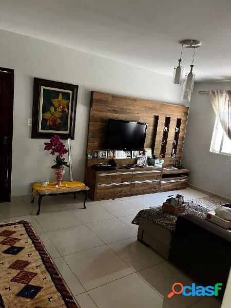 Excelente Casa no Bairro Anápolis City com 4 Quartos a