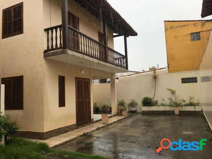 Linda casa em condomínio no Parque Burle