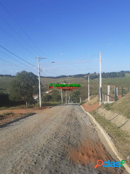 Linda chácara no Residencial Quintas do Sol em Jacareí