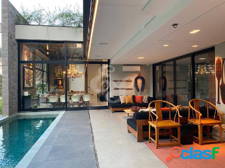 Linda residência rica em detalhes à venda no Villa Solaia