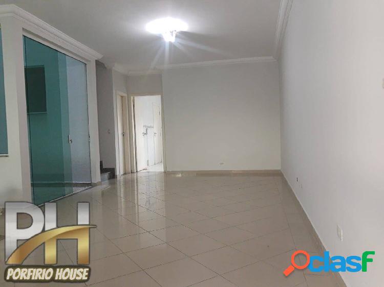 Sobrado 208m², 3 suítes, 4 Vagas, Sótão e Jardim de