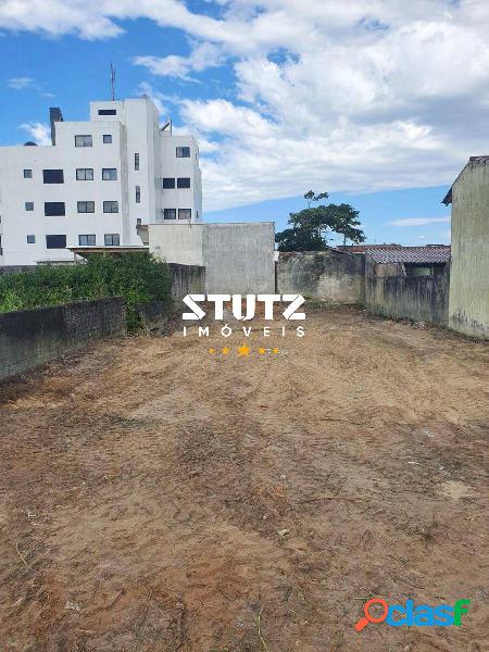 Terreno na quadra do mar com vista no Balneário Praia