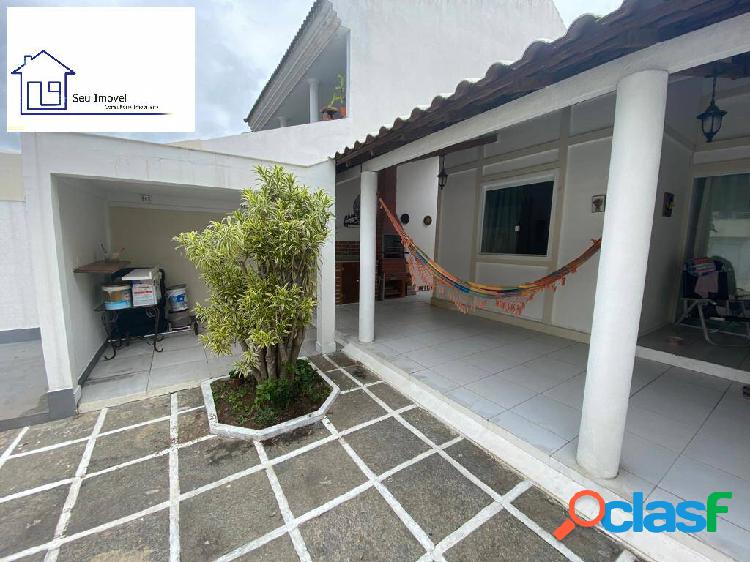 VENDO EXCELENTE CASA COM PISCINA EM CONDOMÍNIO FECHADO /