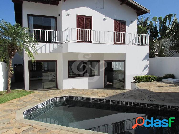 Venda: Ótima casa com piscina esmeralda e localização