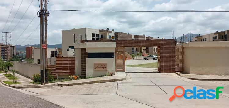 (173mts2) EN VENTA TONWHOUSE EN ALTOS DE ARICAGUA EN OBRA