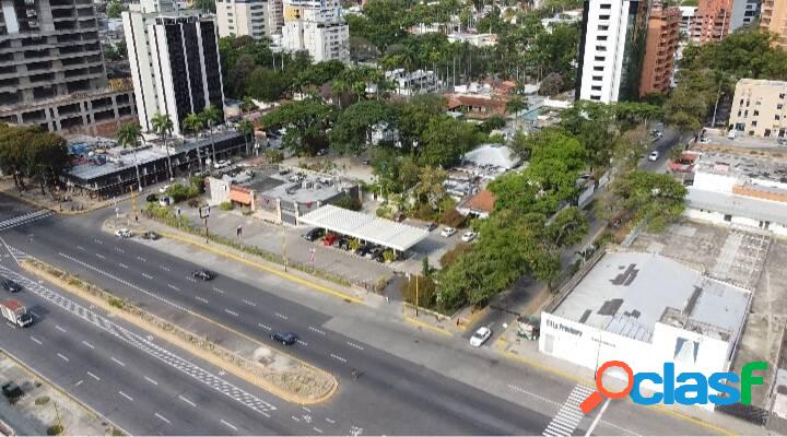 Centro Comercial en Avenida Bolívar Norte