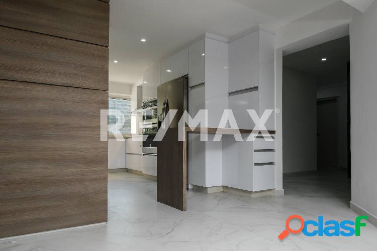 TOTALMENTE REMODELADO Y ACTUALIZADO, Apartamento en VENTA en