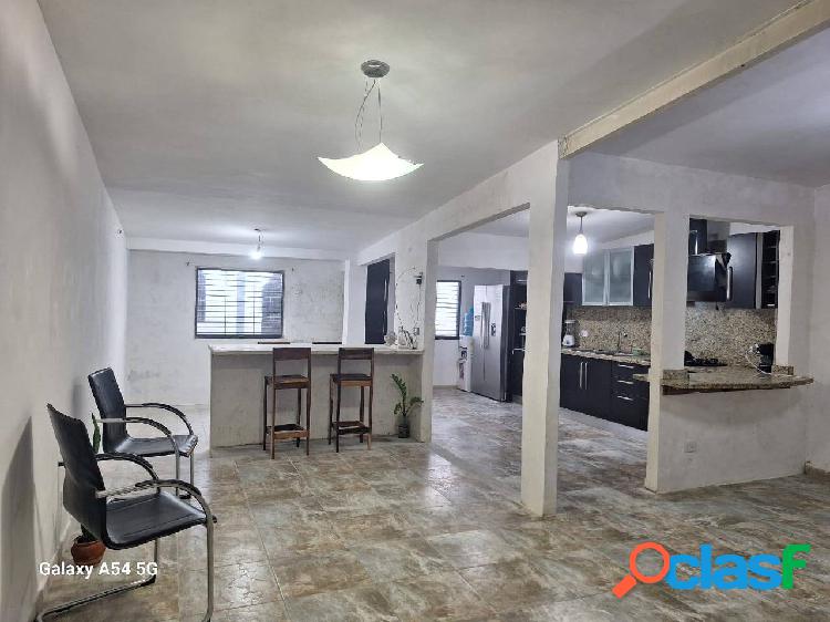 Venta de Amplia y moderna casa en Guacara.