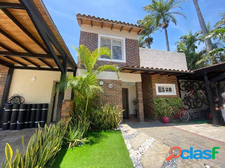 Venta de Impecable Townhouse en Conj. Residencial Villa