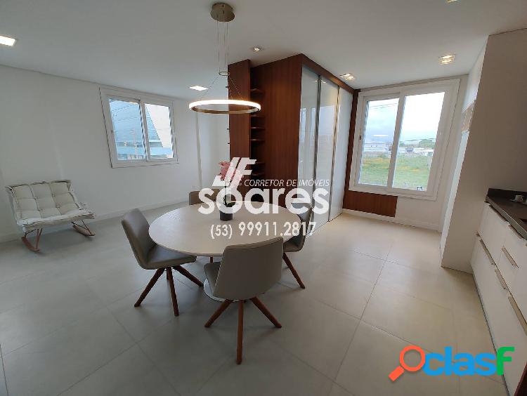 Apartamento com três dormitórios e vaga de garagem