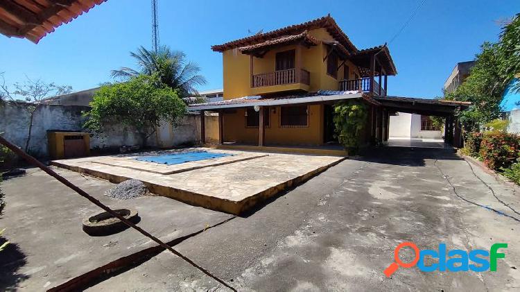 Casa a venda em Araruama com 3 quartos e piscina