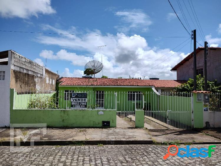 Casa com quatro quartos, terreno 10x25m², Eldorado Maceió