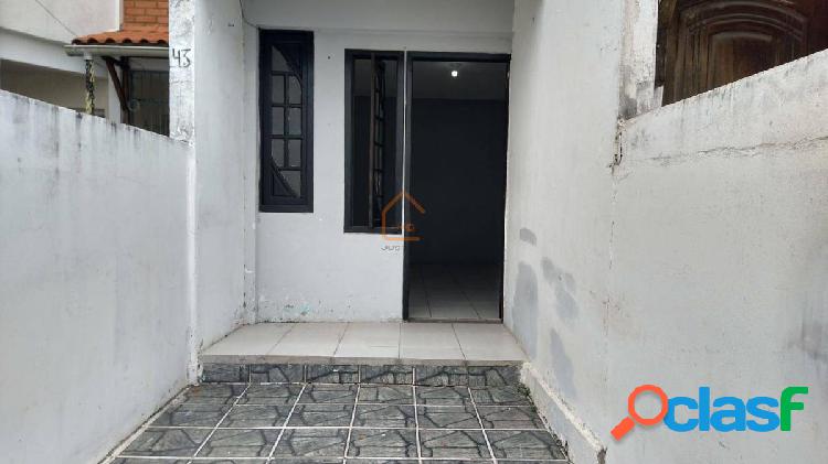 Casa geminada com 2 quartos, 50m², para locação em Cabo