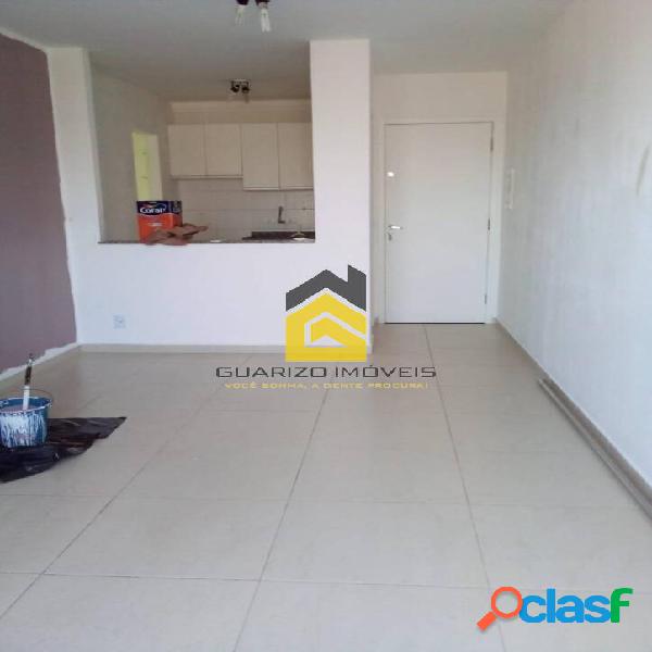 Apartamento com 2 dormitórios para alugar, 56 m² por R$
