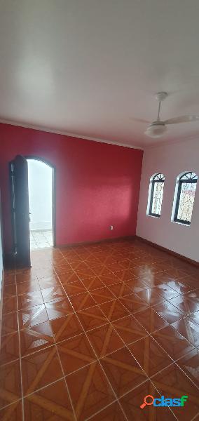 Casa com 2 quartos, 100m², para locação