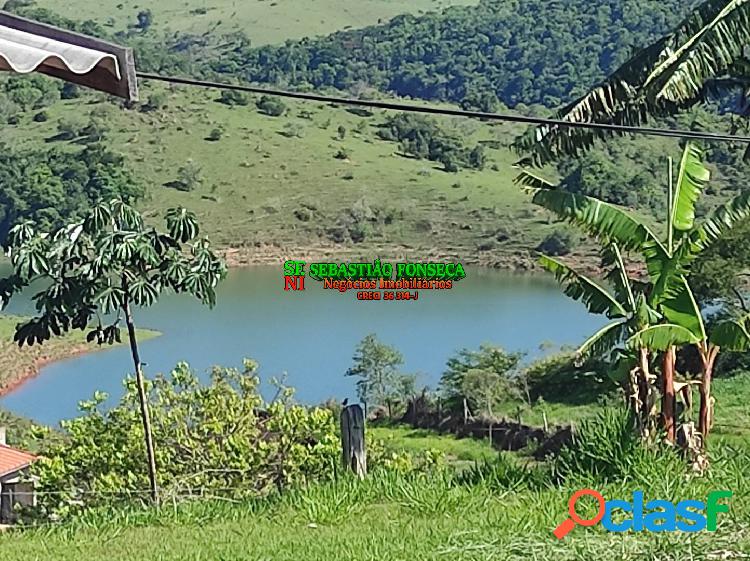 Chácara plana com linda vista para a represa em Jambeiro