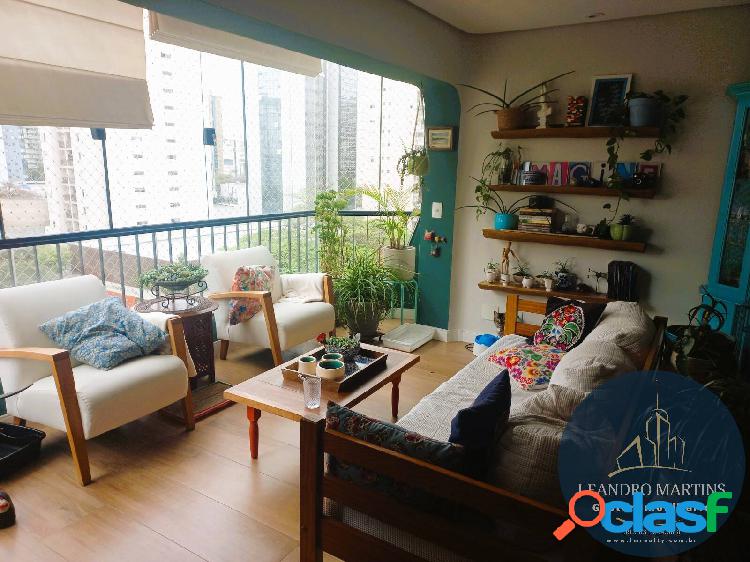 Lindo Apartamento reformado à venda com 3 quartos em Moema