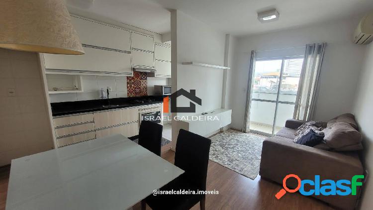 Apartamento com 2 dormitórios, todo mobiliado, sacada com