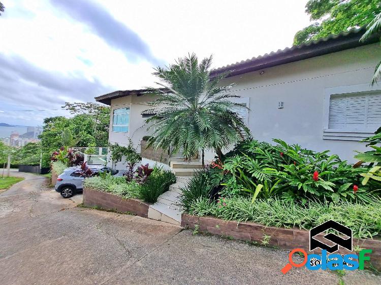 CASA EM CONDOMÍNIO, COM LINDA VISTA AO MAR E AO VERDE!