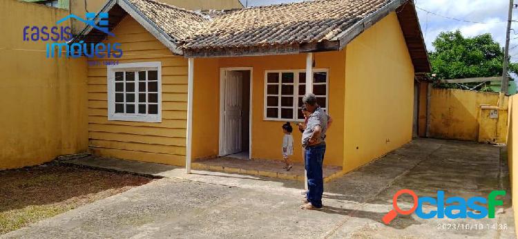 Casa com dois quartos no Jardim Eucaliptos Colombo