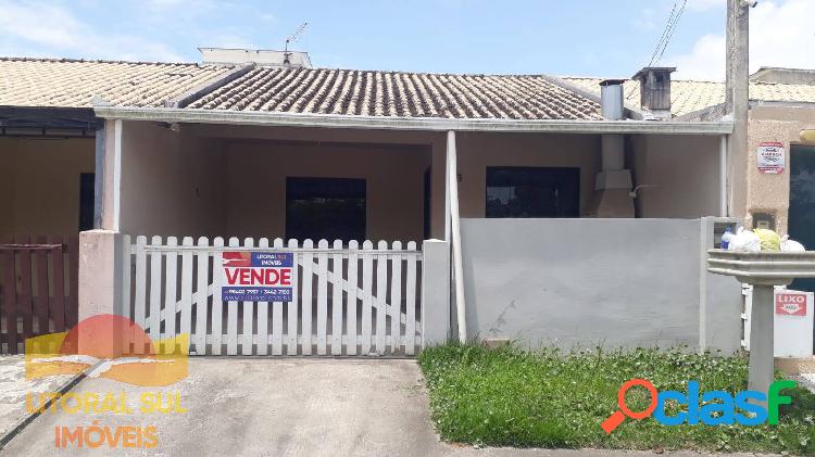 Casa com frente para rua asfaltada