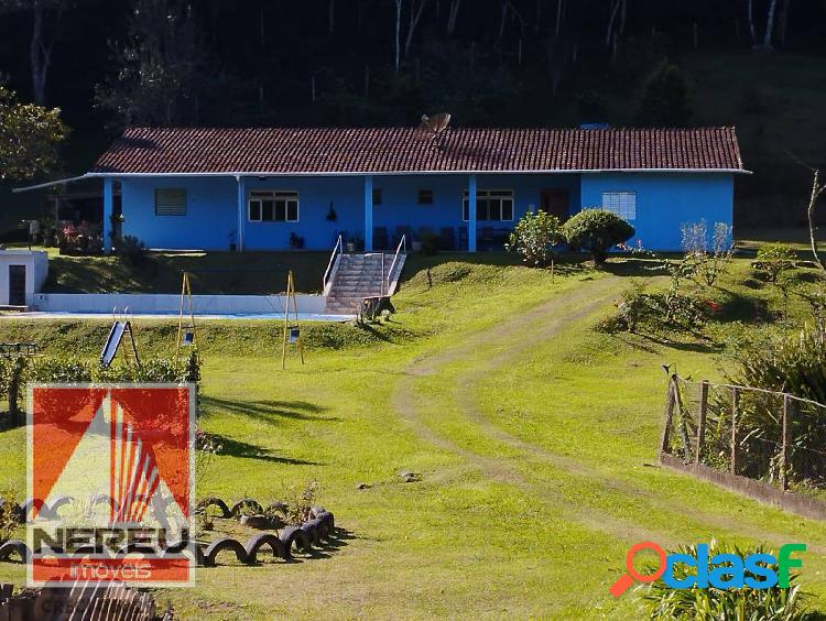 SÍTIO COM LAGO E PISCINA EM JUQUITIBA