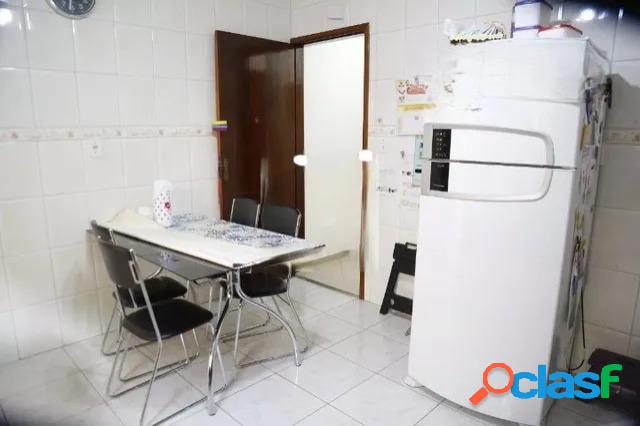 Sobrado à venda, 155 m², 3 quartos, 2 banheiros, 1 suíte