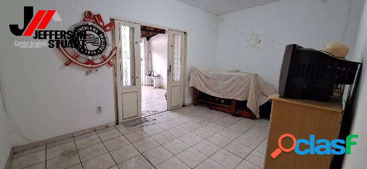Aluga-se casa com 3 dormitórios sendo 1 suíte em