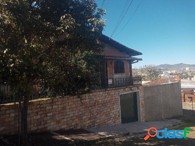 Casa com 4 Quartos e 4 banheiros à Venda, 228 m².